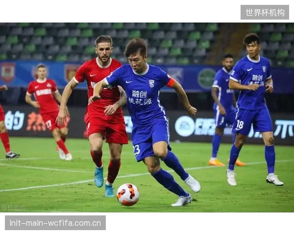 武汉三镇延续4-3-3攻击阵型，通过前场高位逼抢创造由守转攻的机会。